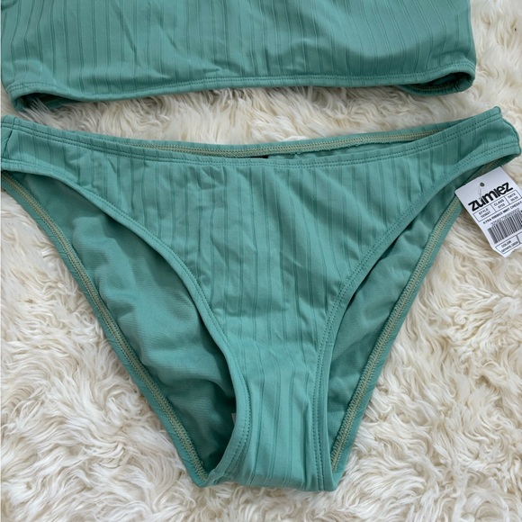 New Swimsuit - Picture 6 of 7